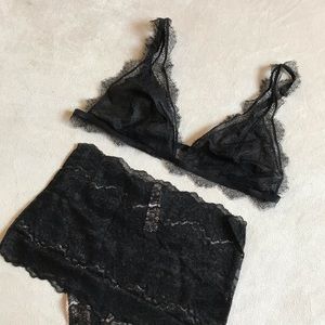 VS Dream Angels black Chantilly lace bralette bra